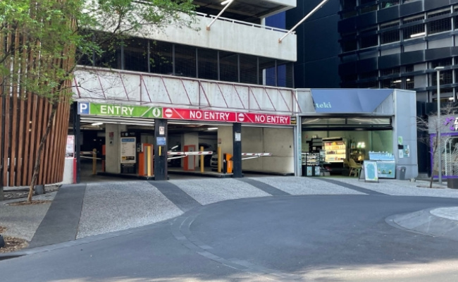 Secure under cover parking behind Chapel st Sth Yarra