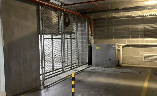 Secure parking space in East Melbourne! Walking distance from Carlton Gardens and The G.