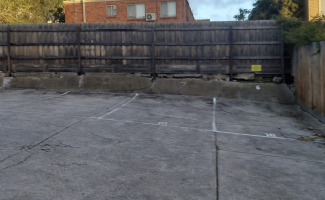 Ideal parking space in a block of apartments. Right next to tram 58 and bus 503 stops.