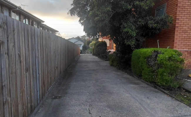 Ideal parking space in a block of apartments. Right next to tram 58 and bus 503 stops.