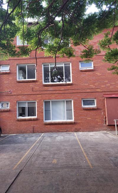Meadowbank - walking distance to train station and wharf