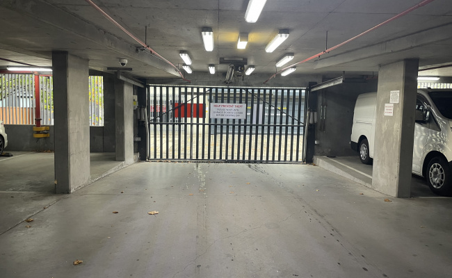 Undercover Parking - Bank St