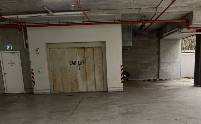 Secure parking space in Batman Street (Ref 101)