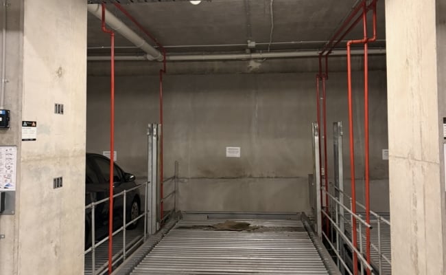 Indoor lot parking on Bedford St in Collingwood