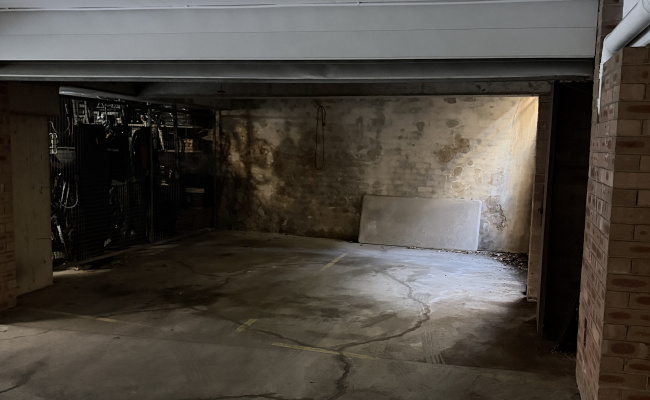 Convenient Carport 5 minute walk to Wollstonecraft Station