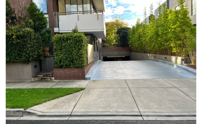 Indoor lot parking on Bond Street in Caulfield North Victoria