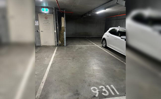 CAR PARK FOR RENT NEAR SOUTHERN CROSS STATION ON BOURKE ST ACCESS 24/7