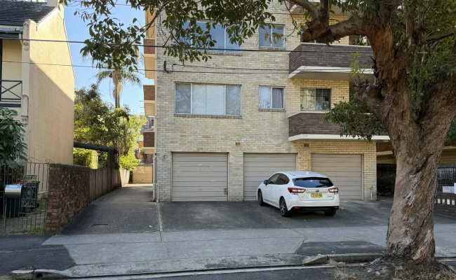 Great parking near Kensington lightrail and Randwick Races
