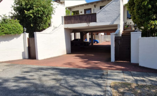Safe parking space near UWA/BROADWAY ST
