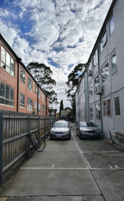 Easy park 5min walk to Children's Hospital