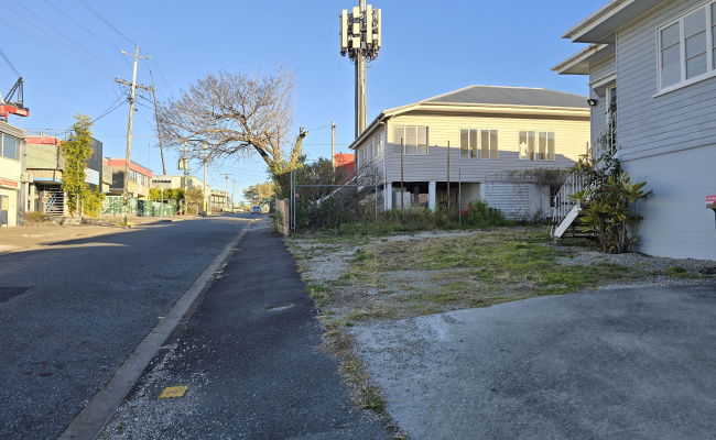 Woolloongabba parking close to park rd station! Up to 10 car spaces