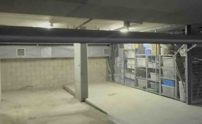 Lock up garage in Clovelly, 5 minutes walk to beaches, security and power available, long-term lease