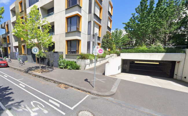Great Parking Space in Carlton