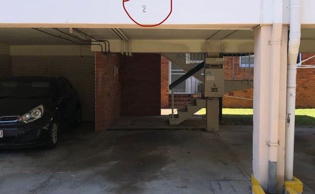Covered private spot. Only 5 min walk to Buranda train/bus station and 8 min to PA Hospital