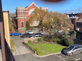 Great car space located close to popular Balaclava shops and cafes
