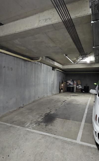 Great parking near Carlton Gardens / 96 & 86 Tram Stops