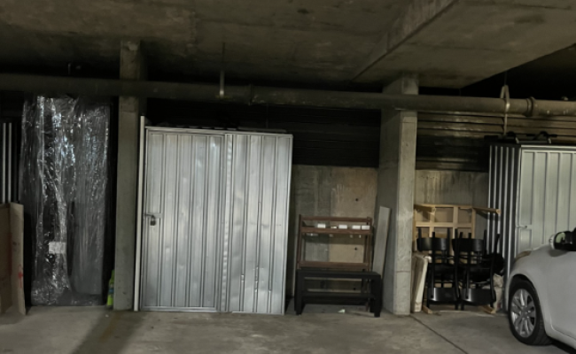 Secure parking space within walking distance from redfern and central stations