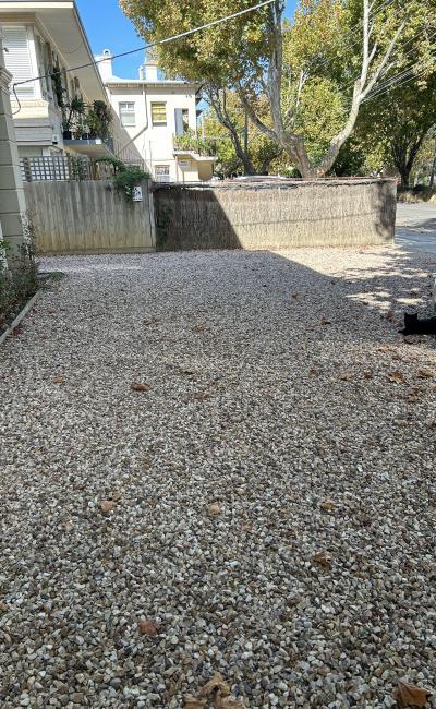 10 min walk to Windsor train station, 7 trams & F1
