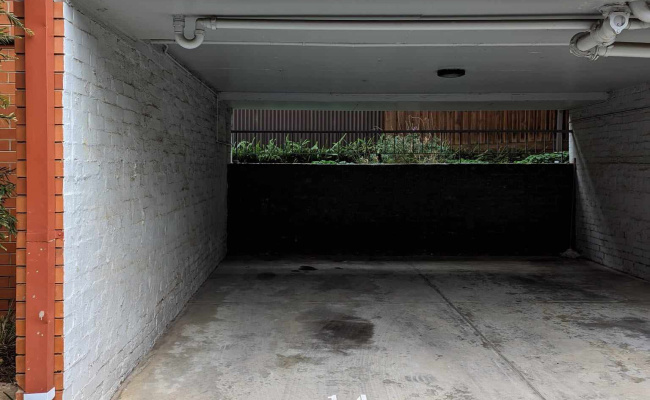 WEEKEND PARKING ONLY!!! Undercover Central Parking, Church St Richmond