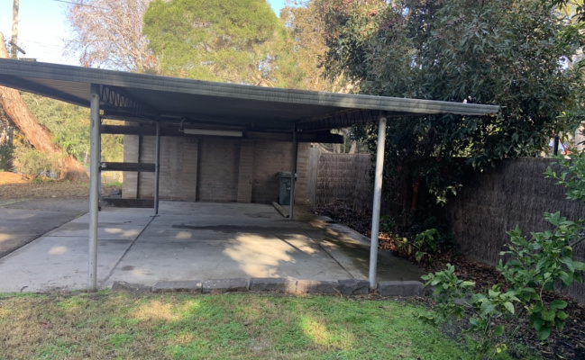 Store your trailer/vehicle undercover in Bayside. Double space available.