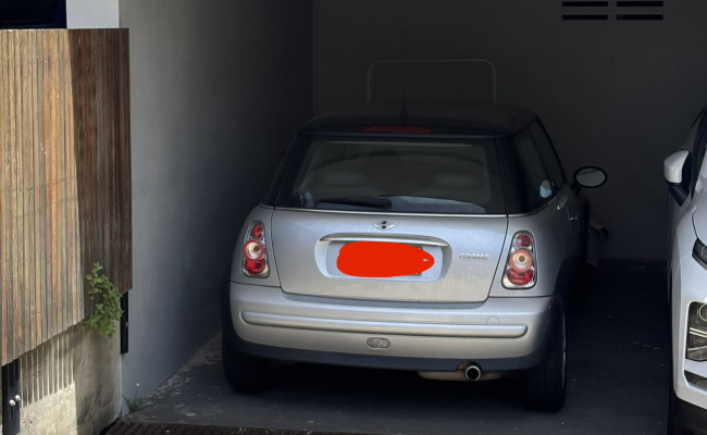 Great carport space right on clovelly beach!