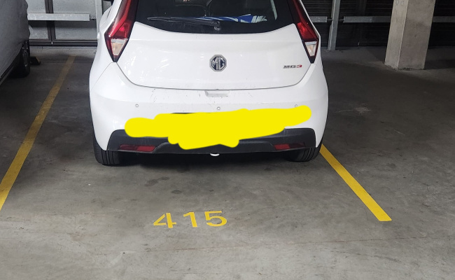 Great indoor parking space im Docklands