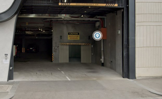 Secure Unreserved Parking on Docklands District 