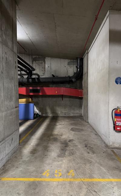 Indoor lot parking on commonwealth street in sydney