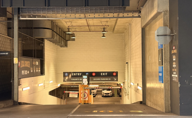 Secure parking in SW1 complex Cordelia St/Merivale St