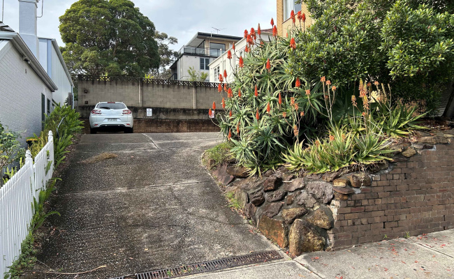 Randwick Residential Parking Space nr. Centennial Park, Prince of Wales, UNSW, Light Rail, Buses