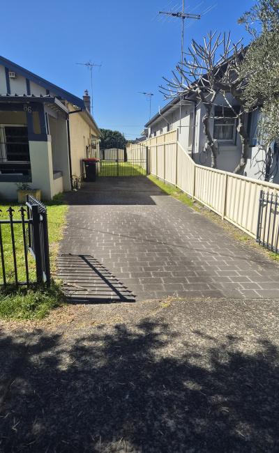 Convenient private parking - close to Kogarah station, Sydney airport, buses and Brighton beach