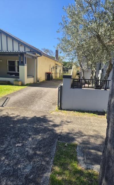 Convenient private parking - close to Kogarah station, Sydney airport, buses and Brighton beach