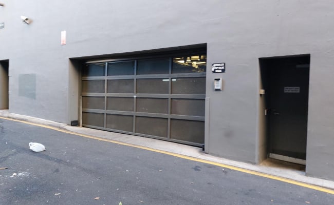 Darlinghurst, Crown St, Secure Garage Parking. Near Oxford St, Central Station & Hyde Park.