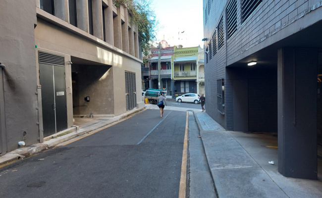 Darlinghurst, Crown St, Secure Garage Parking. Near Oxford St, Central Station & Hyde Park.