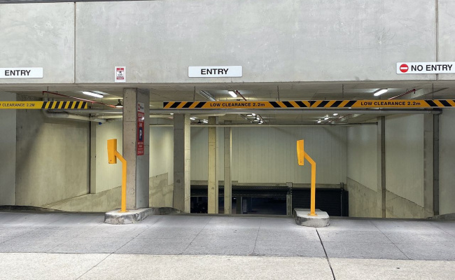 Great car space, 3 min walking near the Canberra center shopping mall #1