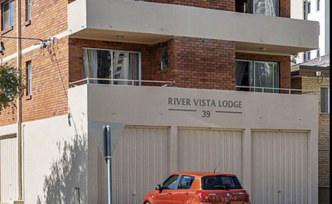 Surfers Paradise - Safe Driveway with 24/7 Access close to to CBD