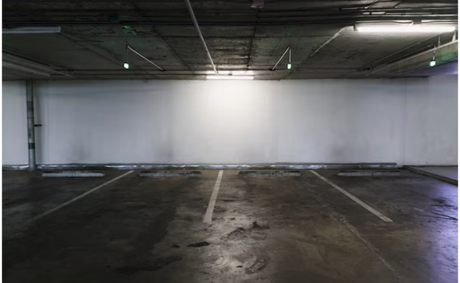 Riverfront Southbank covered locked parking $400/mo