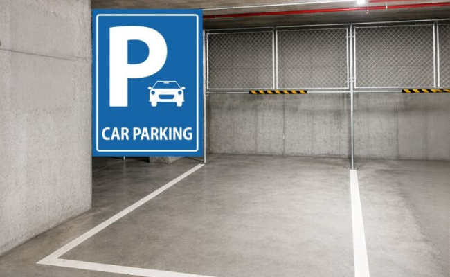 Indoor lot parking on Docklands Dr in Docklands