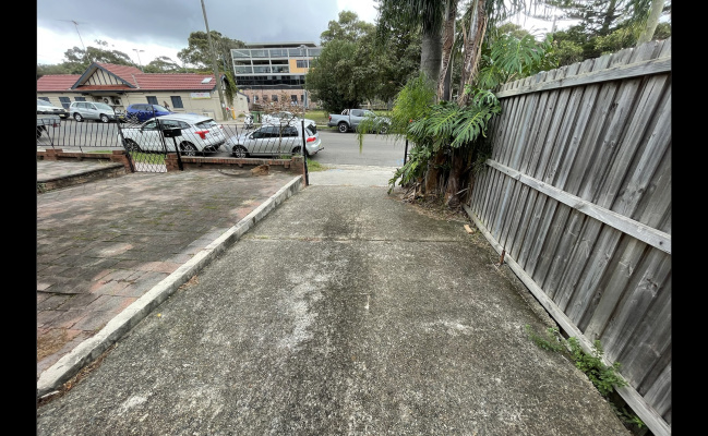 Large Parking Space on Driveway Central Coogee by Oval. 2 mins walk to beach