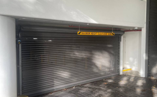 Great Parking 10 Mins outside of CBD, Next to Waterloo station