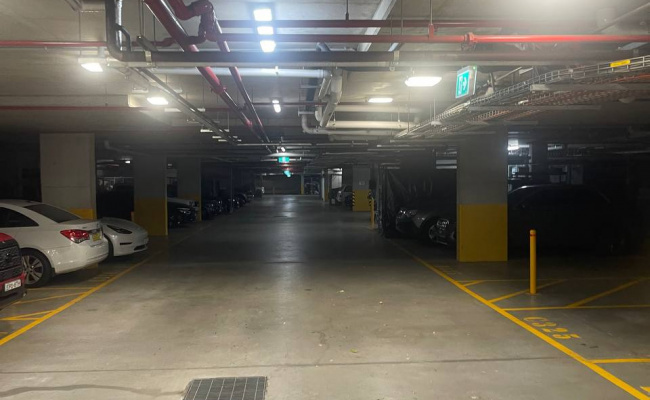 Great Parking 10 Mins outside of CBD, Next to Waterloo station