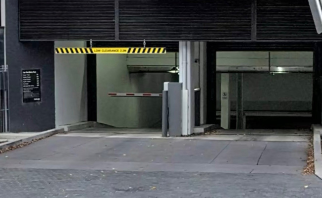 Midnight Building ! Elouera Street , Braddon Car space