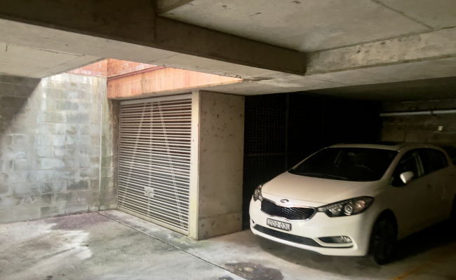Garage for storage / car (key lock)