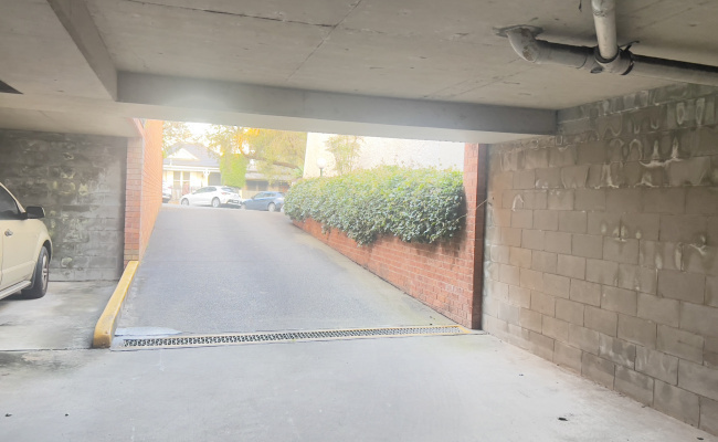 Garage for storage / car (key lock)
