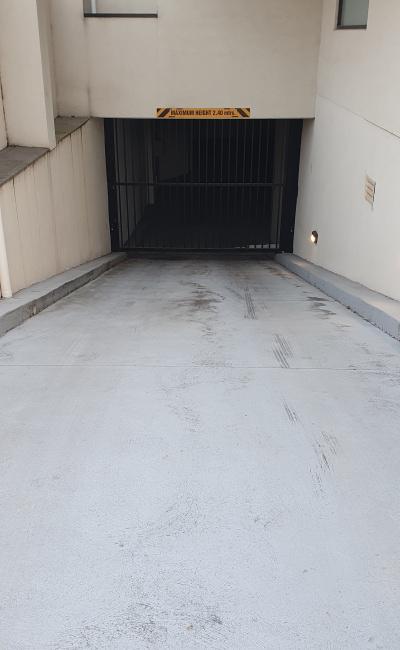 Great car stacker 300m from Glen Huntly train station and  150m from tram