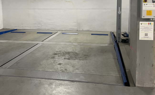 Glen Huntly - Stacker Parking Near Train Station