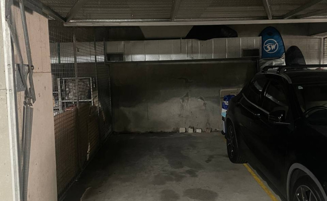 Secure parking space near Dee Why Shops, in 10 min walk to Dee Why Beach.