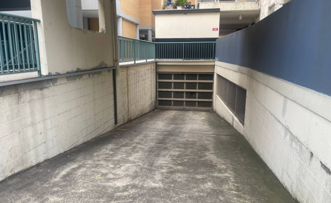 Secure parking space near Dee Why Shops, in 10 min walk to Dee Why Beach.