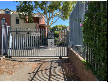 Space 138 - Close to hospitals, schools and public transport!