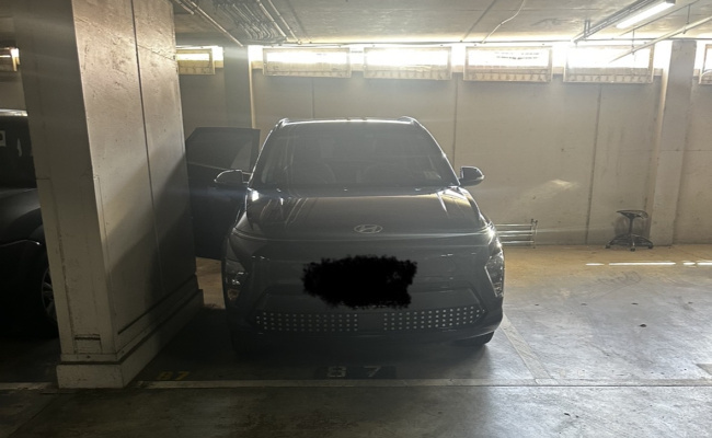 Secure underground parking in North Melbourne next to 3 tram routes, zoos, royal park and hospitals